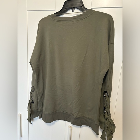 Cable and Gauge Olive Green Women's  Top with long Sleeve Details in L - Picture 2 of 5